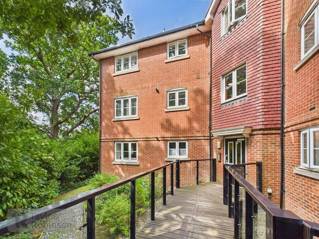 Property photo 1 of 10 Cam02600G0-Pr0529-Still013.Jpg