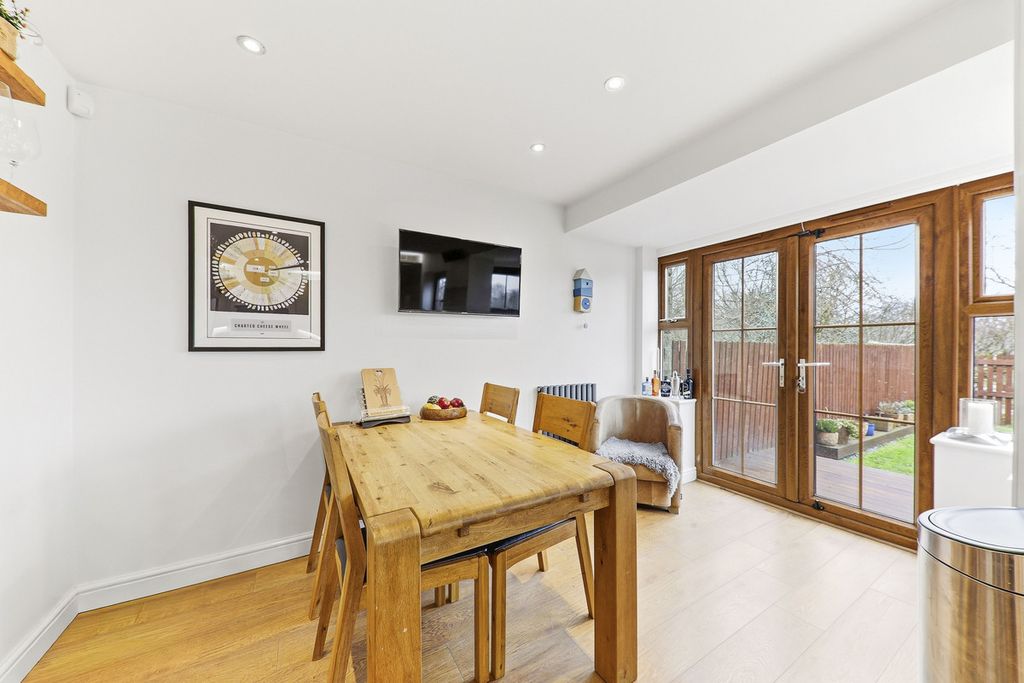 Property photo 3 of 28