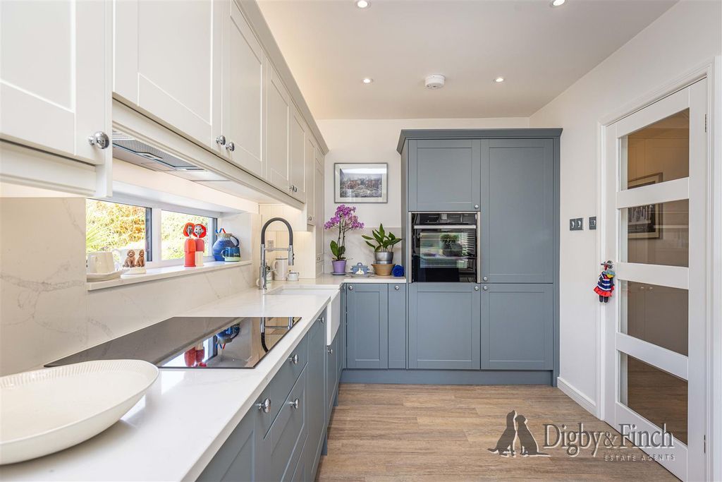 Property photo 2 of 31