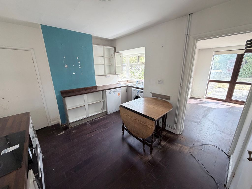 Property photo 3 of 17 Kirkby11