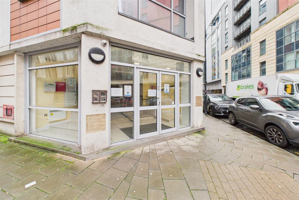 Property photo 3 of 27 104 Marsh House, Marsh Street, City Centre, Bristo