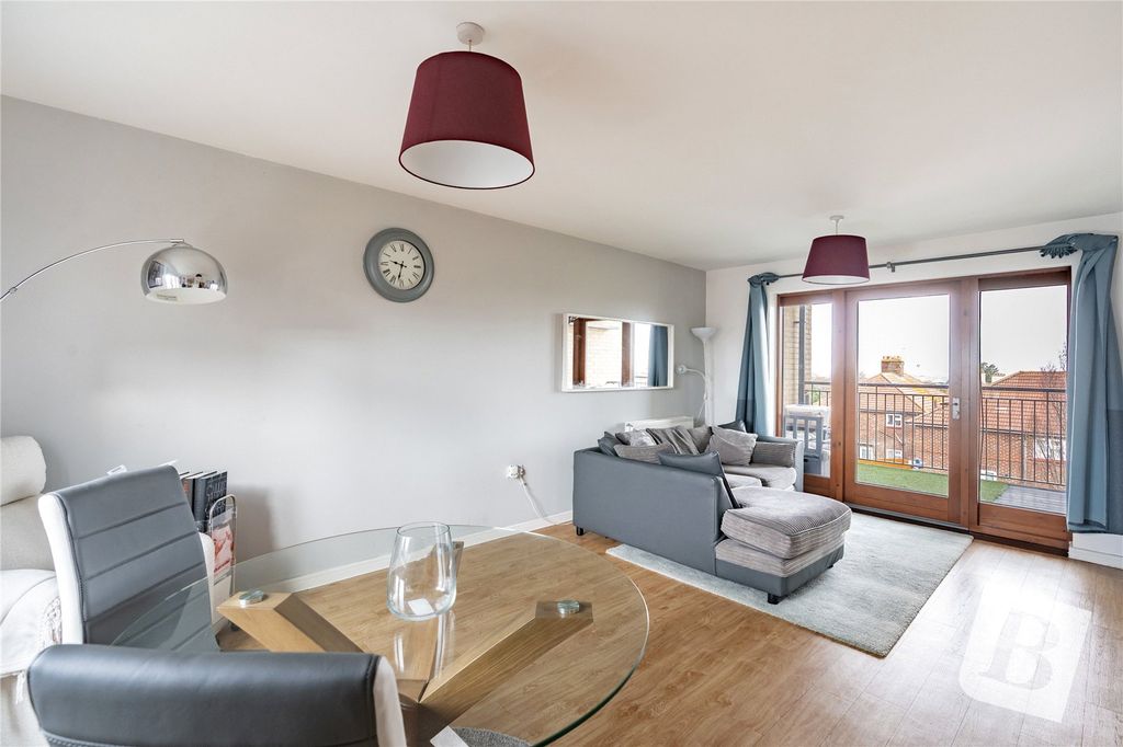 Property photo 3 of 13 Lounge