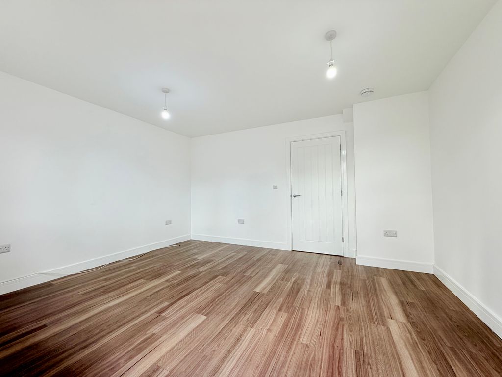 Property photo 3 of 19 Image