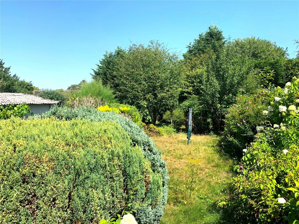 Property photo 3 of 8 Garden