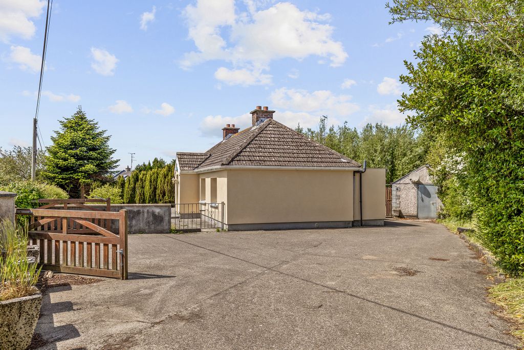 Property photo 2 of 24