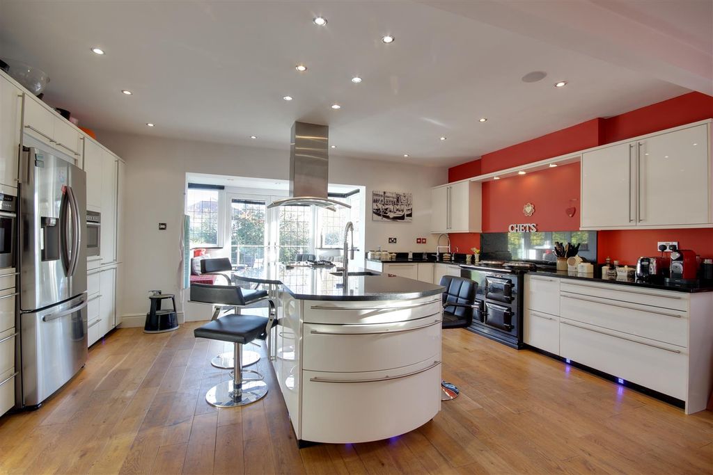Property photo 2 of 21 Open Plan Living Kitchen