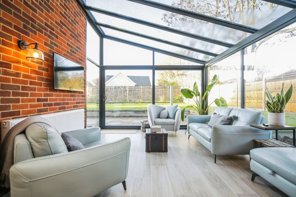 Property photo 2 of 27 Sunroom