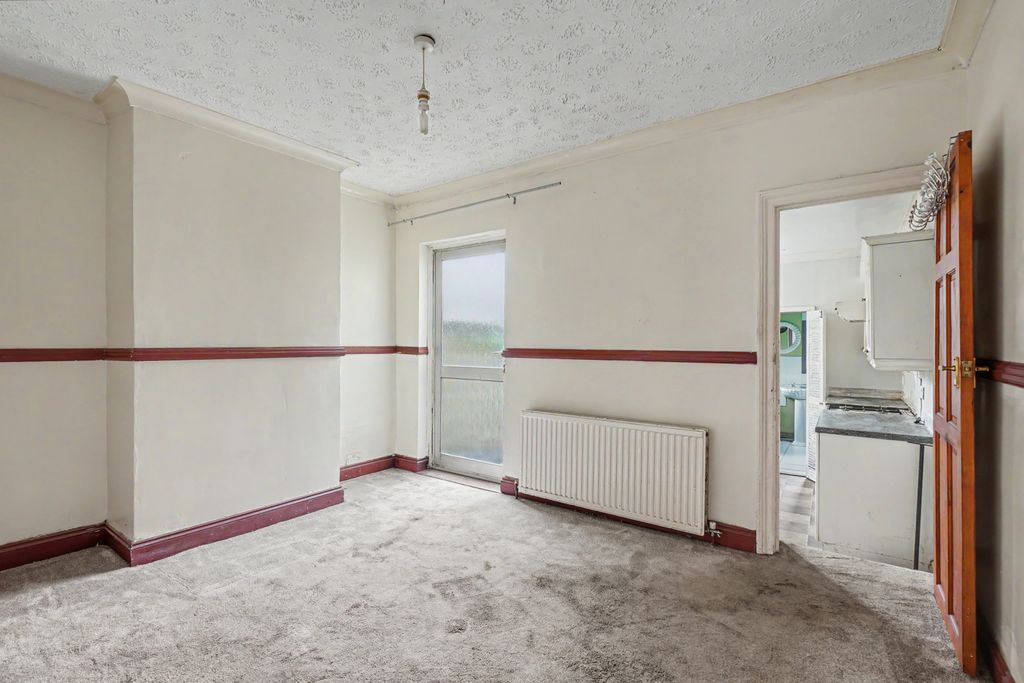 Property photo 3 of 10 Dining Room