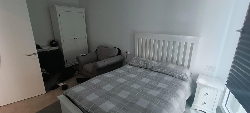 Property photo 2 of 6