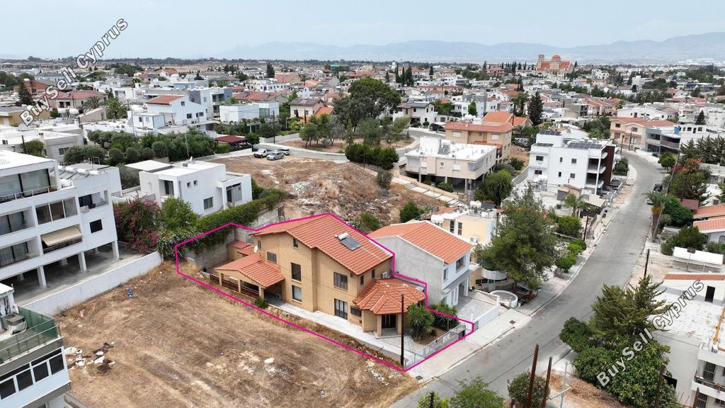 Property photo 2 of 31