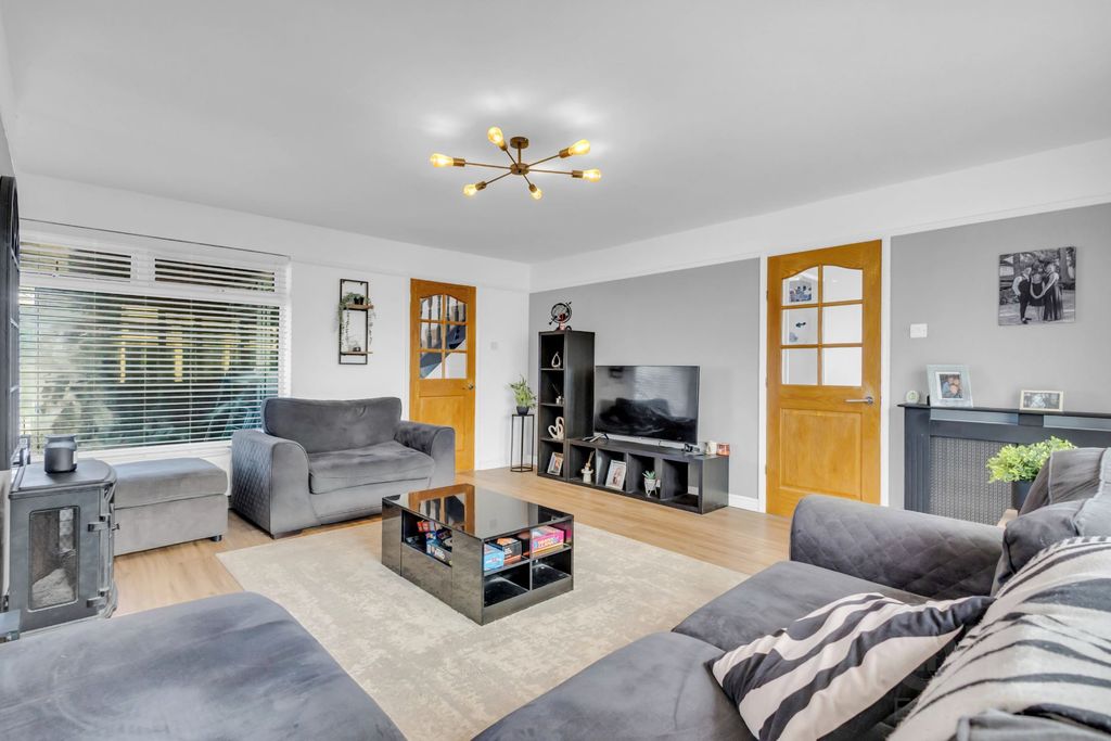 Property photo 1 of 18 Photo 10
