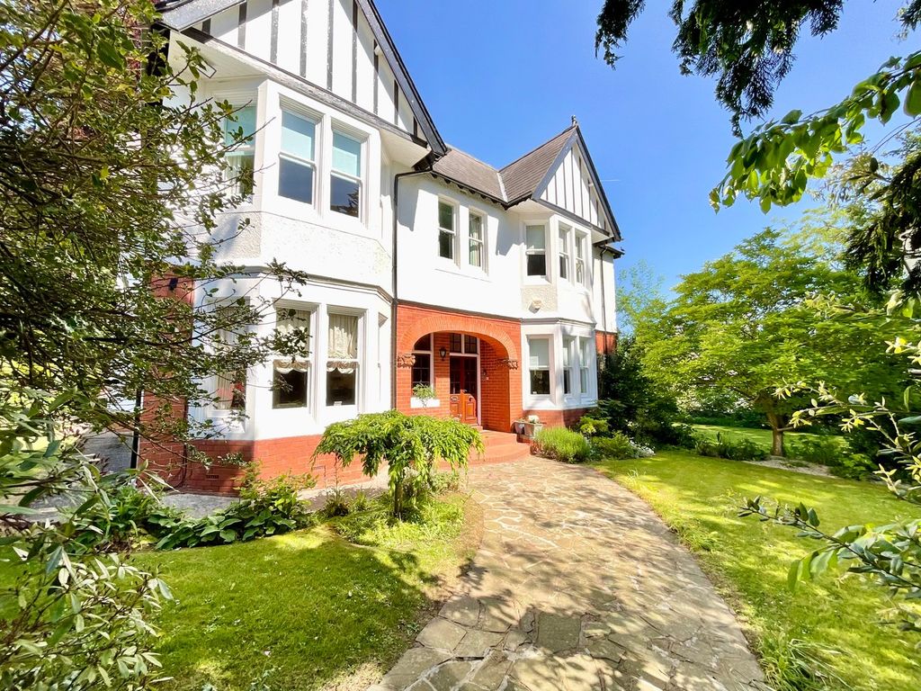 Property photo 3 of 37