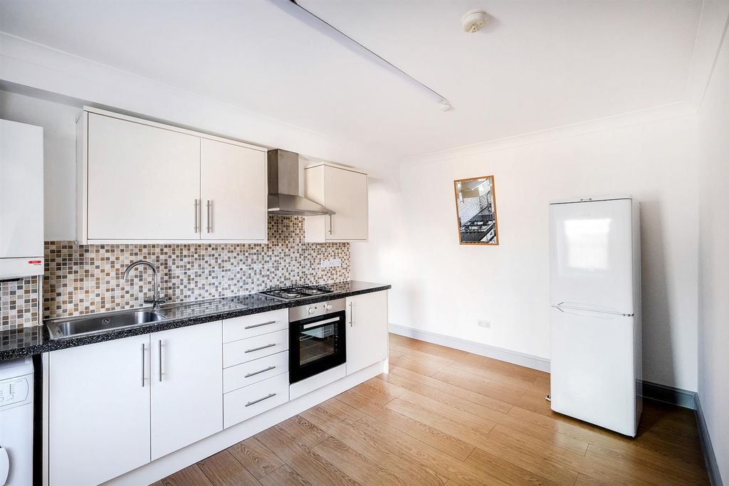 Property photo 2 of 10 Kitchen (2).Jpg
