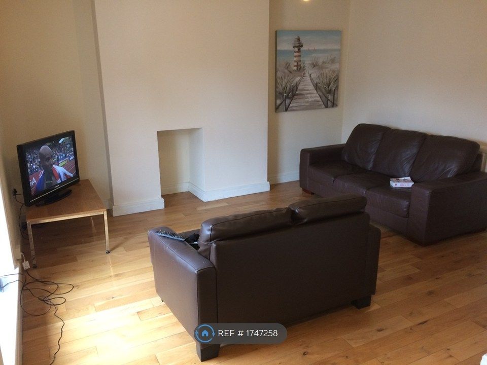 Property photo 2 of 8 Fully Furnished Lounge