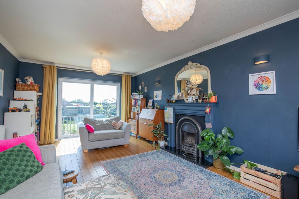 Property photo 2 of 26