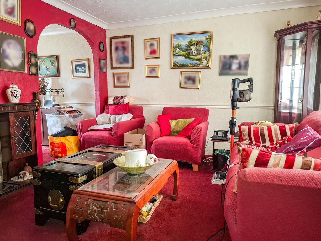 Property photo 1 of 10 Living Room