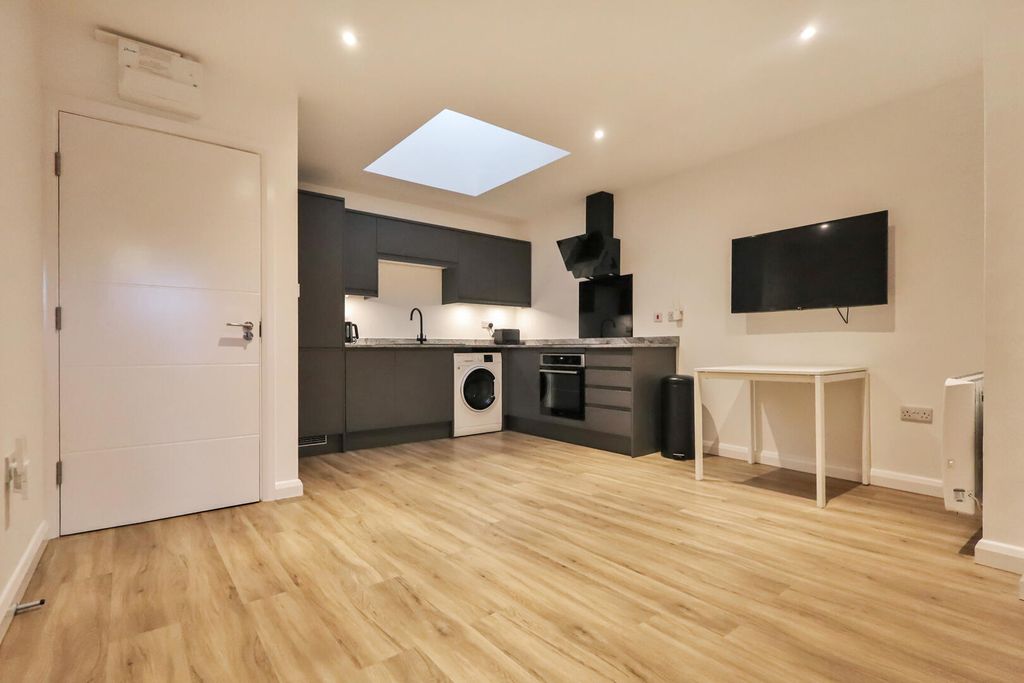 Property photo 2 of 7 Kitchen