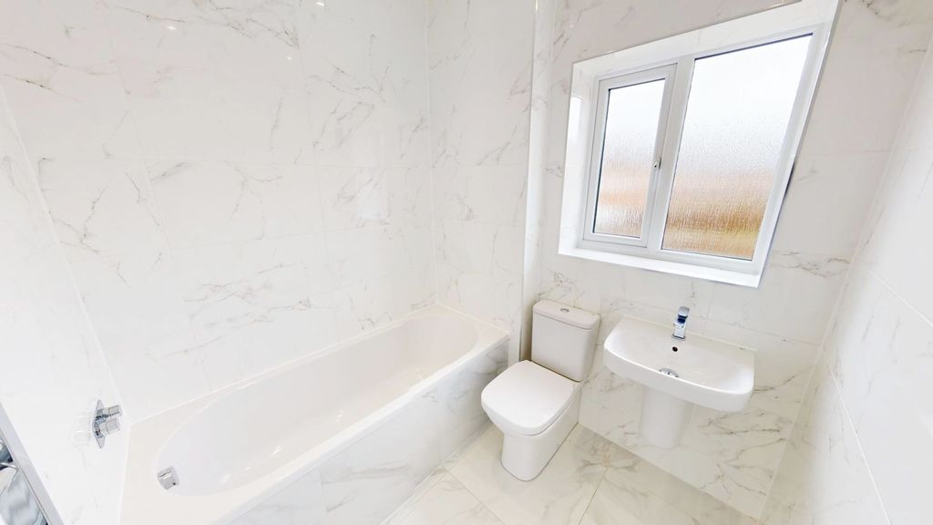 Property photo 3 of 22 Bathroom
