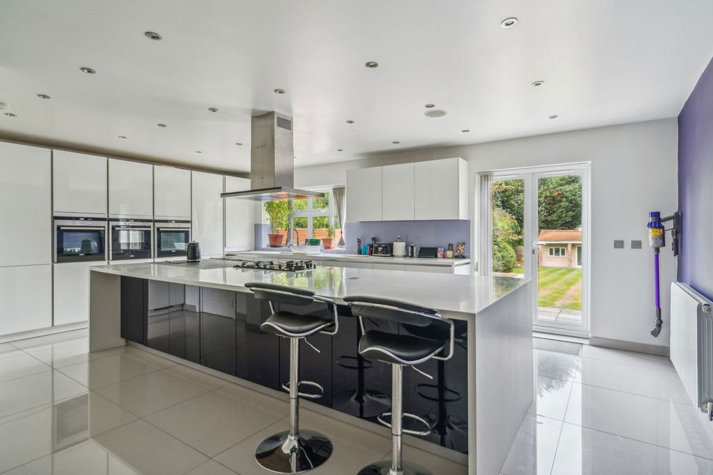 Property photo 3 of 24