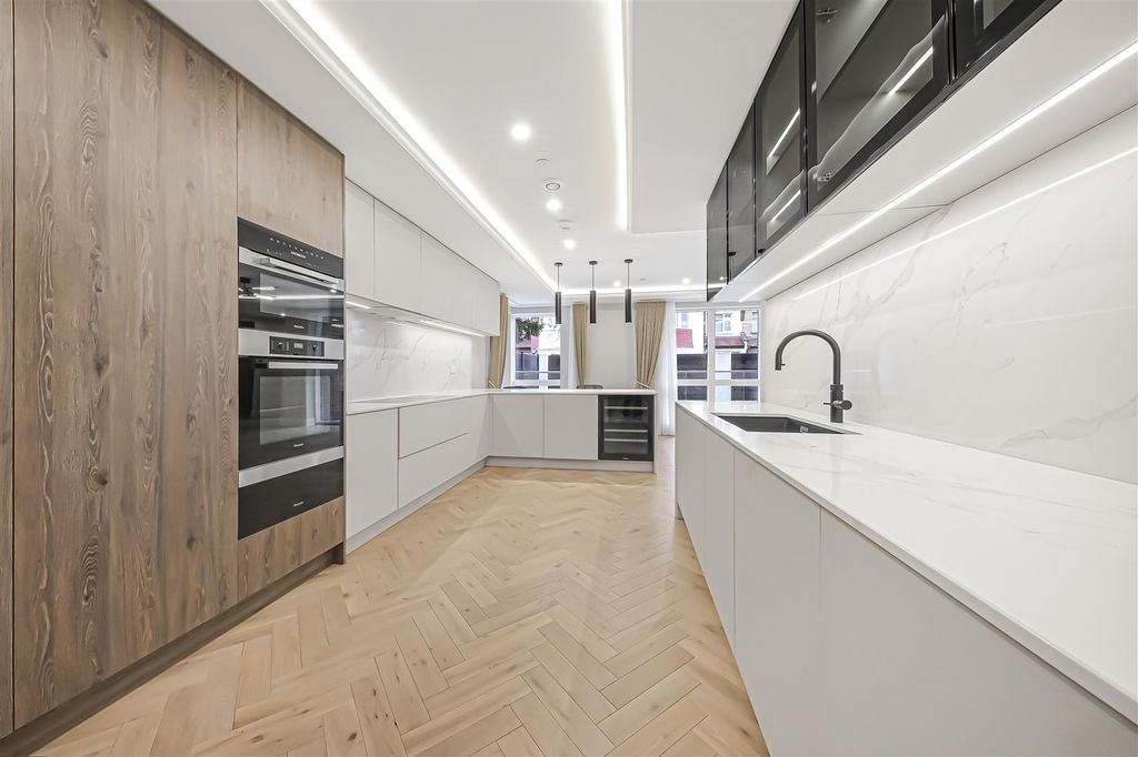 Property photo 2 of 29