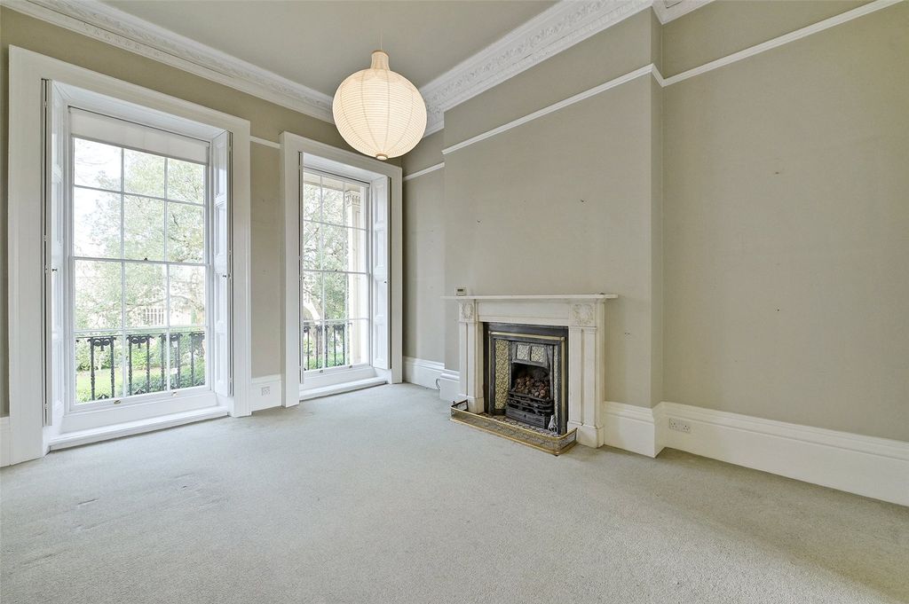 Property photo 2 of 11 Sitting Room