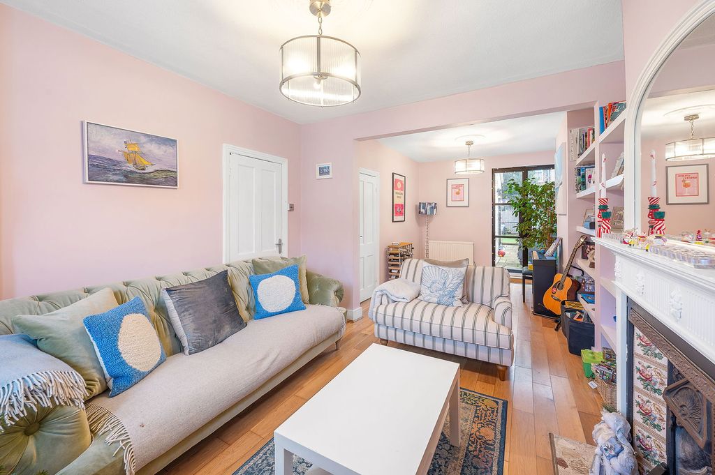 Property photo 3 of 34