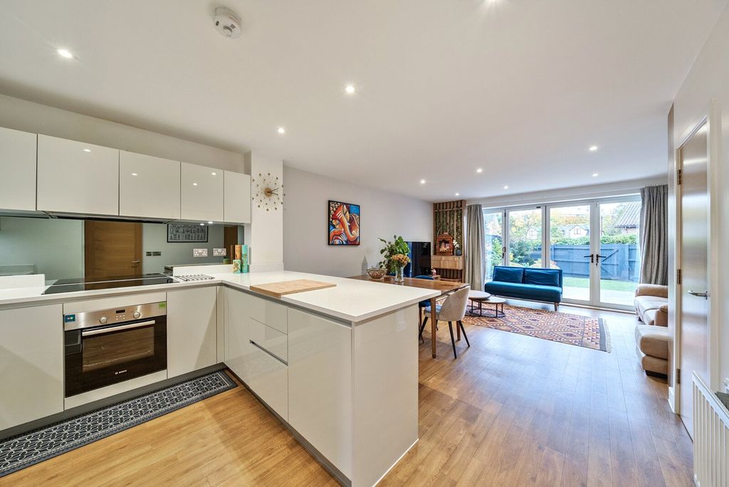 Property photo 2 of 12 Picture No. 11