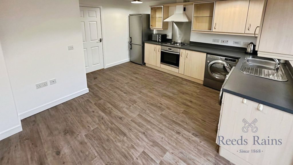 Property photo 2 of 14 Dining Kitchen