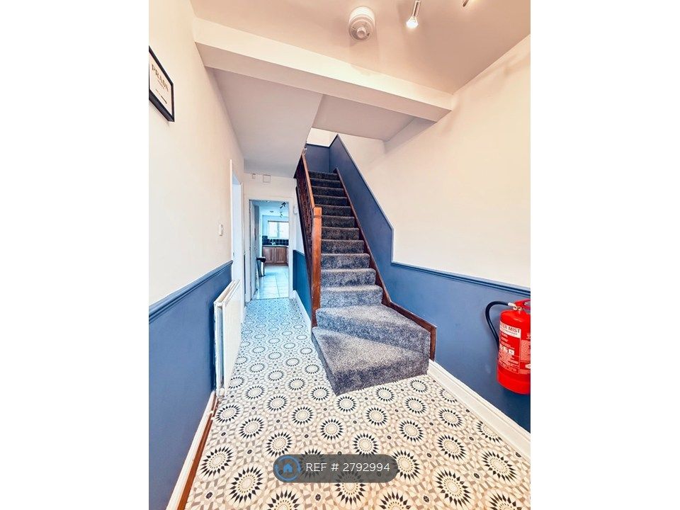 Property photo 2 of 15 Entrance Hall