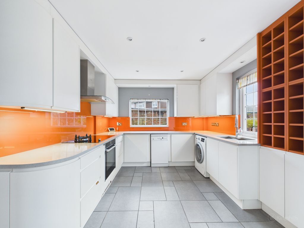 Property photo 2 of 13 Cam02136G0-Pr0557-Still004