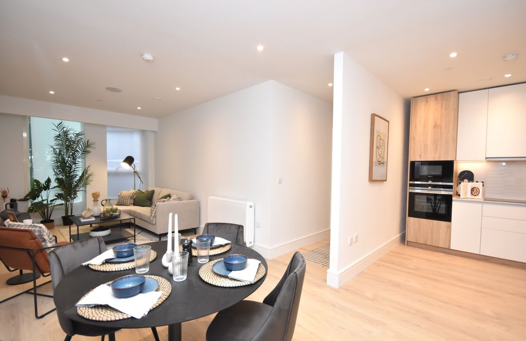 Property photo 1 of 11 2 Bed Diner3