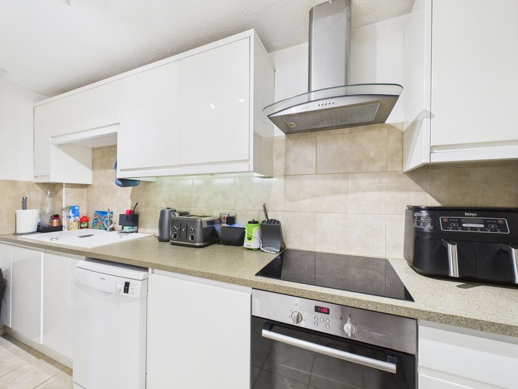 Property photo 3 of 22 Kitchen