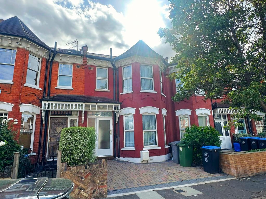 Property photo 1 of 11 A Spacious Three-Bedroom, Two-Bathroom Period Home Offering Well-Proportioned Accommodation.