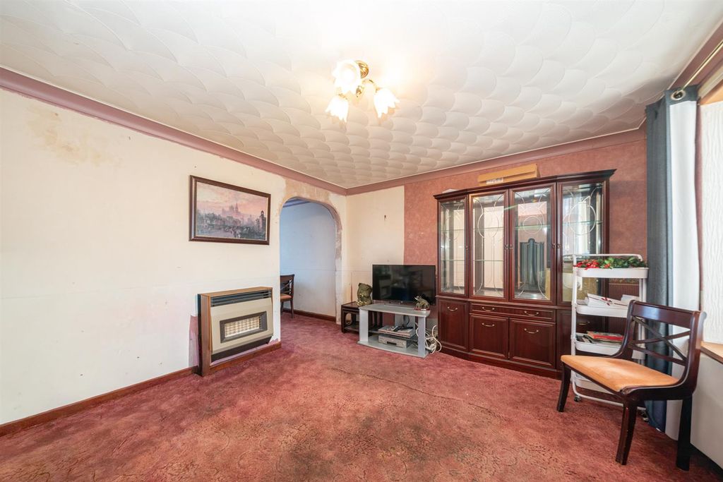 Property photo 2 of 12 46-Longlands-7170.Jpg