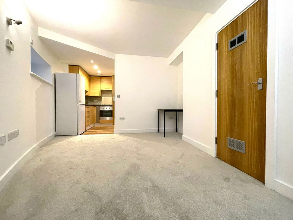 Property photo 3 of 9 Gallery