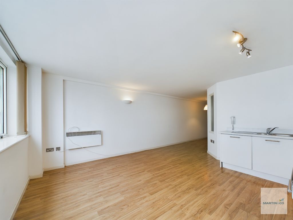 Property photo 3 of 8 Cam03394G0-Pr0120-Still007