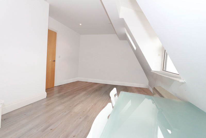 Property photo 3 of 8 Photo 7