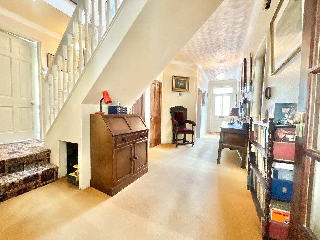 Property photo 3 of 42