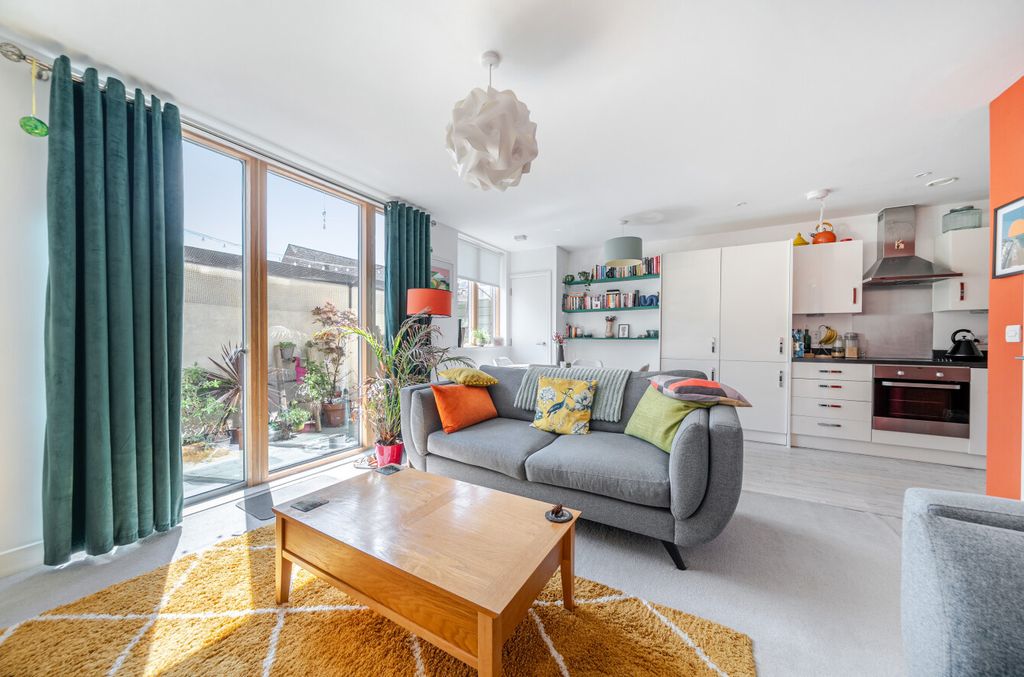 Property photo 1 of 12 1493429-11-6A58c9...