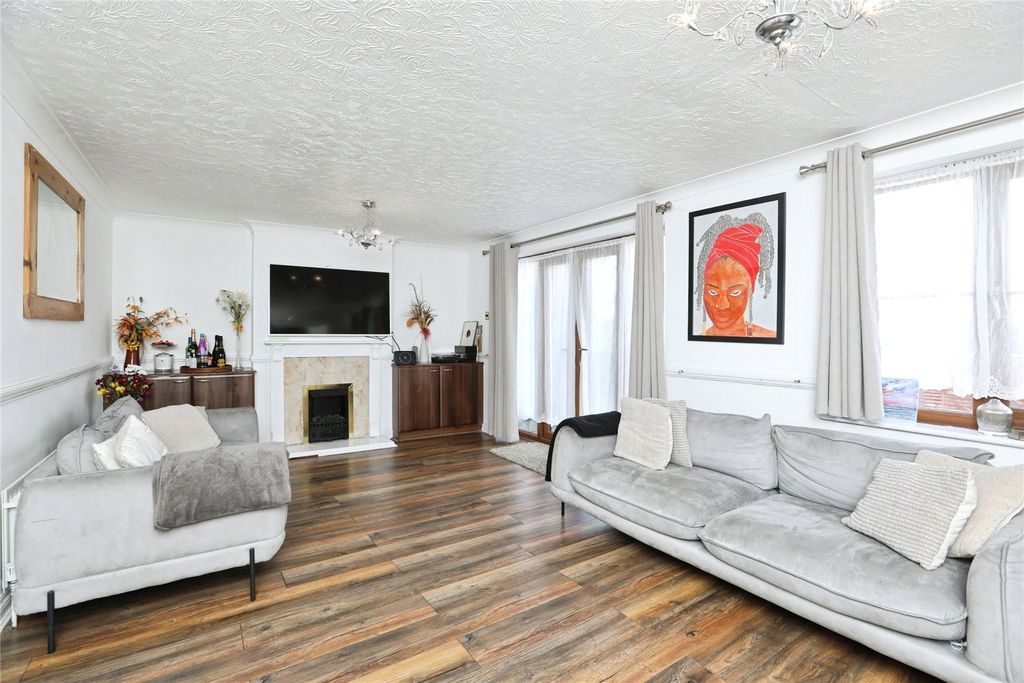 Property photo 2 of 18 Picture No. 04