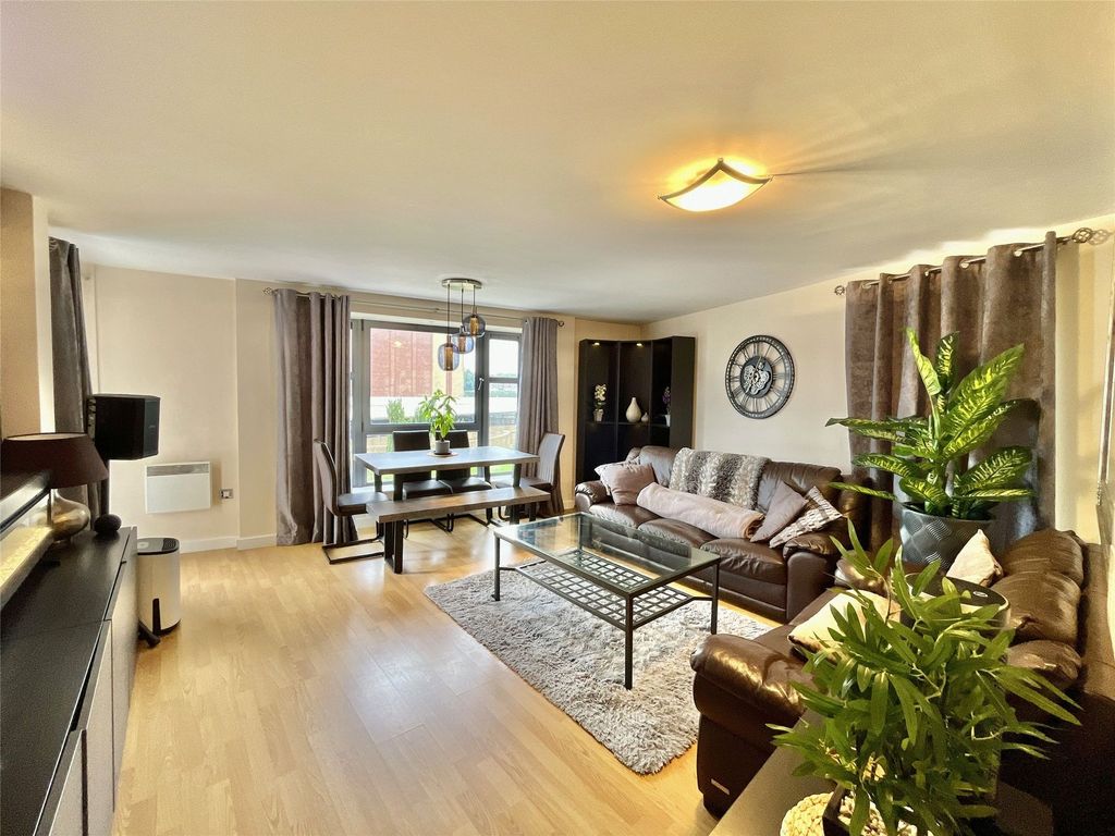 Property photo 1 of 11 Lounge