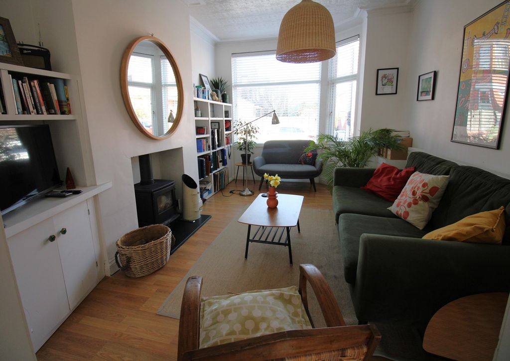 Property photo 3 of 19 Front Reception