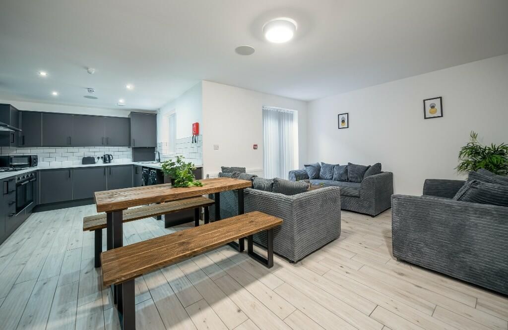 Property photo 1 of 6 A Spacious And Modern Living Area Featuring Comfor...