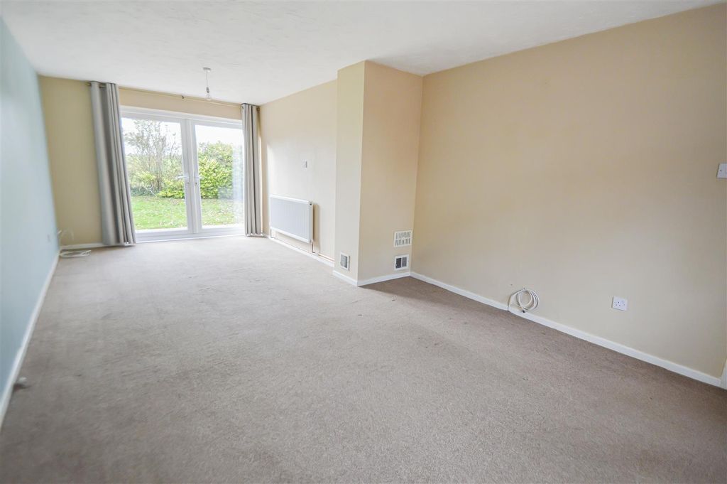 Property photo 3 of 14 8_67292.Jpg