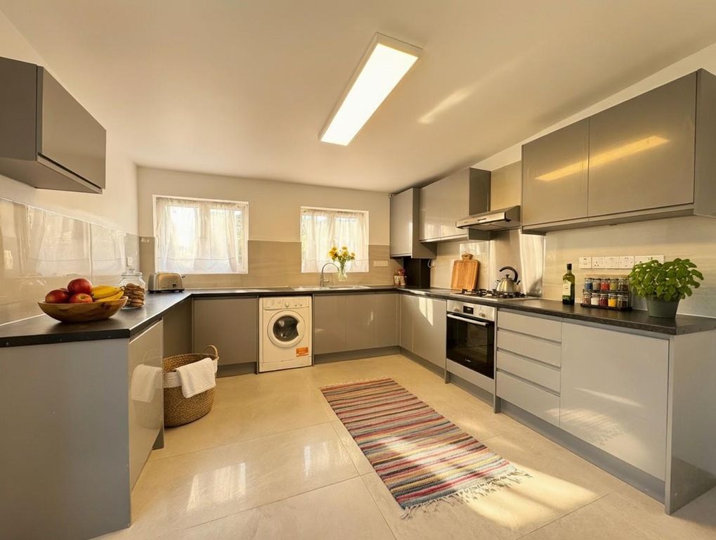 Property photo 1 of 7 Kitchen.Jpg