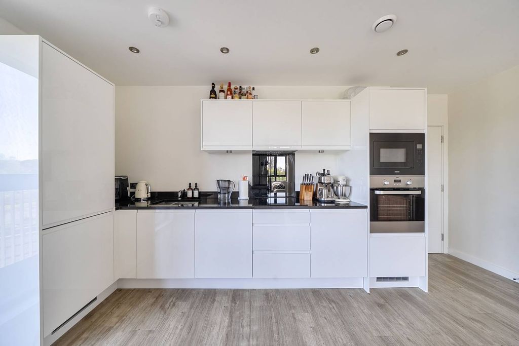 Property photo 3 of 25