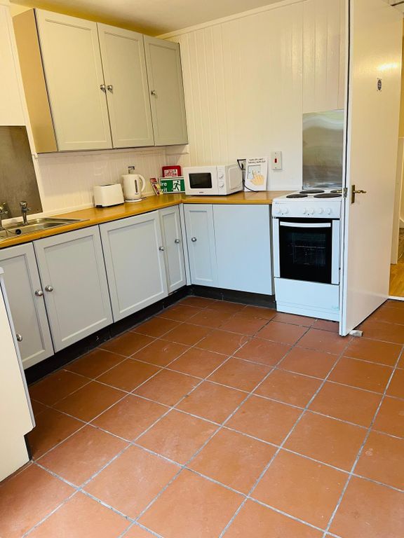 Property photo 3 of 6 Kitchen