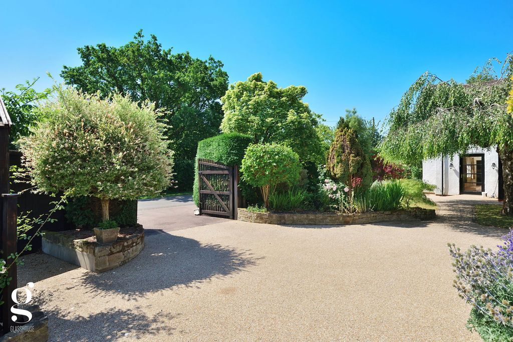 Property photo 3 of 47