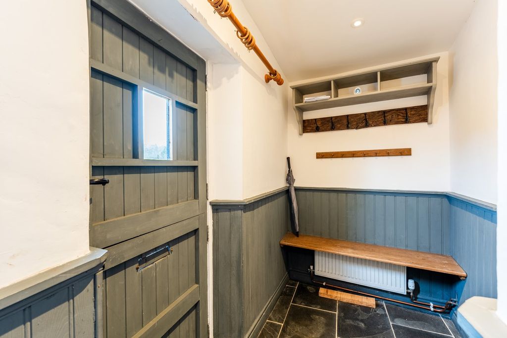 Property photo 3 of 32