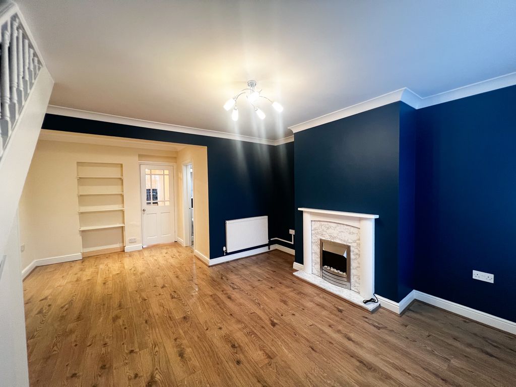 Property photo 2 of 11 Living Room